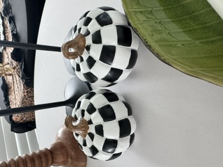 Halloween 4 guest Set - dishes & decor view 5