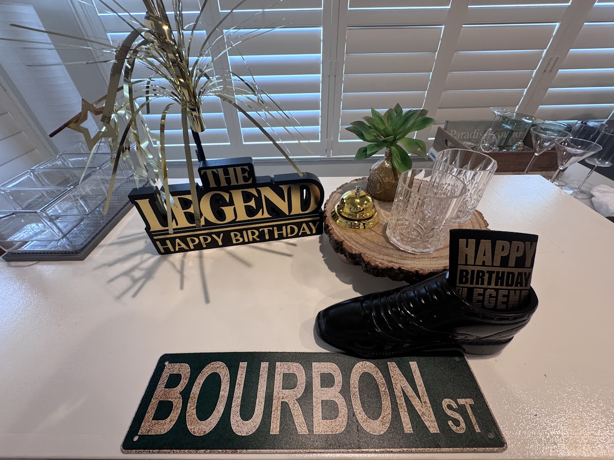 Themed Round Table Plus High Top detail 6